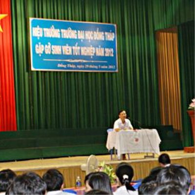 Hiệu trưởng Trường Đại học Đồng Tháp gặp gỡ sinh viên tốt nghiệp năm 2012. <a class='text-under italic white small-size' href='events.aspx?id=62&la=vn'>Xem thêm</a>