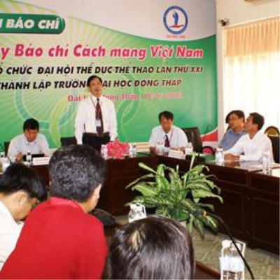 Họp báo giới thiệu về Lễ kỷ niệm 10 năm thành lập Trường và Đại hội TDTT các trường ĐH, CĐ khu vực Đồng bằng Sông Cửu Long lần thứ XXI năm 2013. <a class='text-under italic white small-size' href='events.aspx?id=65&la=vn'>Xem thêm</a>