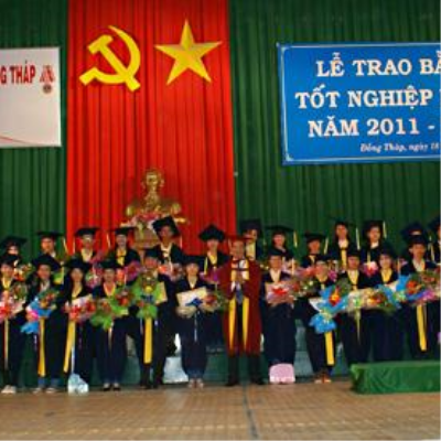 Lễ trao bằng tốt nghiệp cử nhân khóa đại học 2008, cao đẳng 2009. <a class='text-under italic white small-size' href='events.aspx?id=76&la=vn'>Xem thêm</a>