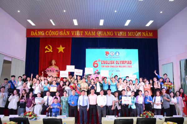 Sôi nổi Hội thi Olympic tiếng Anh không chuyên năm 2023