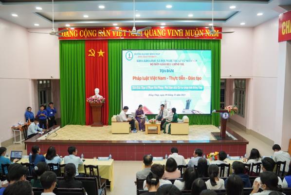  Khoa Khoa học xã hội, Nghệ thuật và Nhân văn tổ chức Tổ chức Tọa đàm hưởng ứng ngày Pháp luật Việt Nam. 