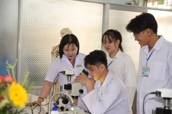 Nữ tiến sĩ 
