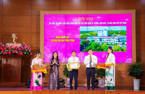 Tuyên dương trong học tập và làm theo tư tưởng, đạo đức, phong cách Hồ Chí Minh