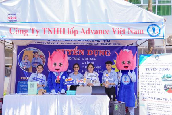 Ngày hội việc làm năm 2025  tại Trường Đại học Đồng Tháp kết nối hơn 2.000 cơ hội việc làm cho sinh viên 