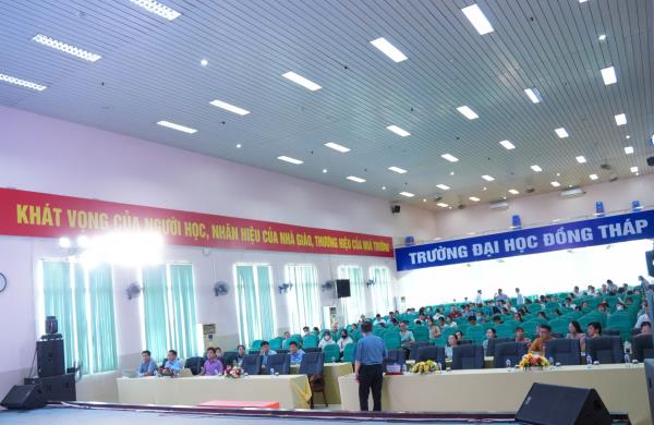 Báo cáo chuyên đề “Kinh nghiệm nghiên cứu khoa học kinh tế và công bố nghiên cứu trên tạp chí quốc tế”