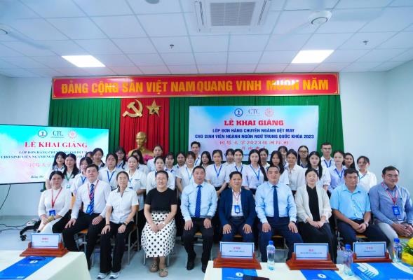 Khai giảng khóa đào tạo thứ 3 - Chuyên ngành dệt may cho sinh viên ngành Ngôn ngữ Trung Quốc
