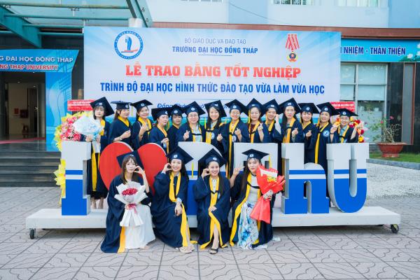 Lễ trao bằng tốt nghiệp cho học viên các lớp đào tạo hình thức vừa làm vừa học năm 2026.