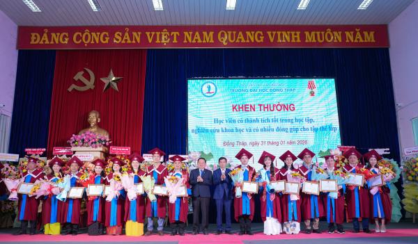 Trường Đại học Đồng Tháp trao bằng cho 225 tân thạc sĩ