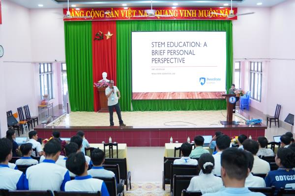 BÁO CÁO CHUYÊN ĐỀ STEM CÙNG GS. TS. UD DOULA ASIF – CHUYÊN GIA HOA KỲ THUỘC CHƯƠNG TRÌNH CHUYÊN GIA FULBRIGHT