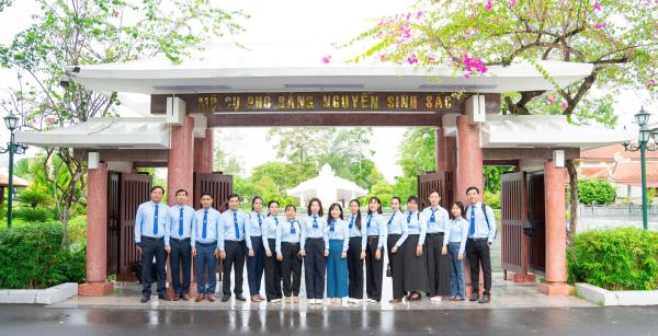 Chi bộ 6 dâng hoa, dâng hương nhân kỷ niệm Ngày Thương binh - Liệt sĩ