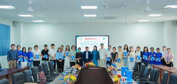 Giao lưu quốc tế mở thêm cơ hội thực hành ngoại ngữ cho sinh viên DThU