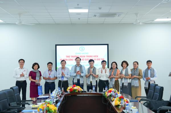 Thứ trưởng Bộ Giáo dục và Đào tạo Đoàn Trung Kiên đến thăm và làm việc với Trường Đại học Đồng Tháp