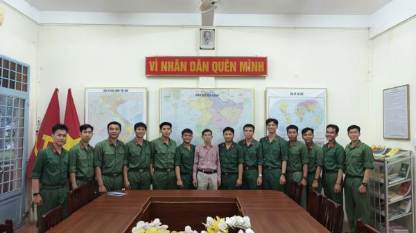 Lãnh đạo Trường Đại học Đồng Tháp thăm hỏi, động viên sinh viên tham gia đào tạo Sĩ quan dự bị tại Trường Quân sự Quân khu 9