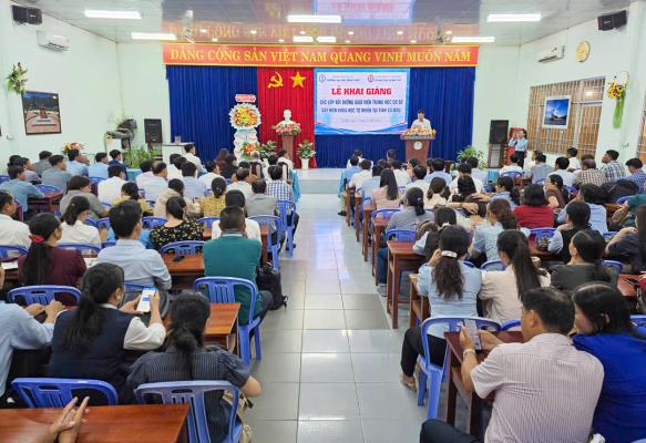 Khai giảng các lớp bồi dưỡng giáo viên trung học cơ sở dạy môn Khoa học tự nhiên tại Cà Mau