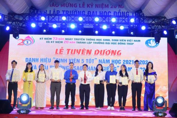 Rộn ràng Hội trại “Đại học Đồng Tháp - 20 năm xây dựng và phát triển”