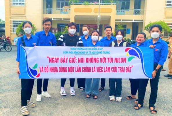Hoạt động điển hình thường niên “Hành trình cá 7 màu về với nông thôn” của Tuổi trẻ Đoàn khoa Nông nghiệp và Tài nguyên môi trường