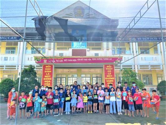 Gác lại những chuyến du lịch hè để đổi lại mùa hè nhiều ý nghĩa cho tuổi thanh xuân