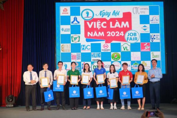 Báo cáo tình hình việc làm sinh viên tốt nghiệp năm 2023