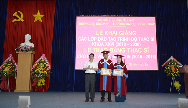 Lễ khai giảng các lớp thạc sĩ khóa XXVI và trao bằng thạc sĩ khóa XXIV của Trường Đại học Vinh1_DSC6603