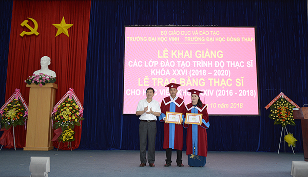 Lễ khai giảng các lớp thạc sĩ khóa XXVI và trao bằng thạc sĩ khóa XXIV của Trường Đại học Vinh Lễ khai giảng các lớp thạc sĩ khóa XXVI và trao bằng thạc sĩ khóa XXIV của Trường Đại học Vinh1_DSC6603