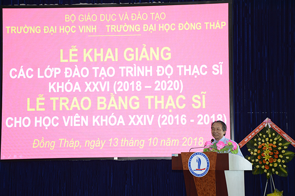 Lễ khai giảng các lớp thạc sĩ khóa XXVI và trao bằng thạc sĩ khóa XXIV của Trường Đại học Vinh Lễ khai giảng các lớp thạc sĩ khóa XXVI và trao bằng thạc sĩ khóa XXIV của Trường Đại học Vinh3_DSC6612
