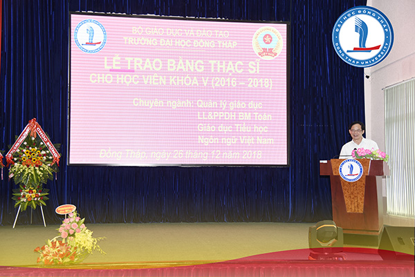 Trao bằng thạc sĩ cho học viên khóa V – đợt 2 năm 20183_DSC5932