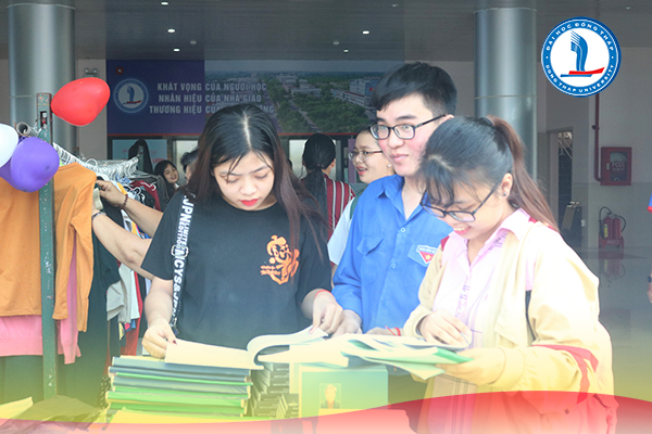 Ngày hội truyền thống của sinh viên Đại học Đồng Tháp Ngày hội truyền thống của sinh viên Đại học Đồng Tháp2-7
