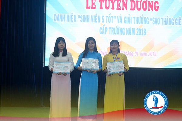 Ngày hội truyền thống của sinh viên Đại học Đồng Tháp Ngày hội truyền thống của sinh viên Đại học Đồng Tháp2-8