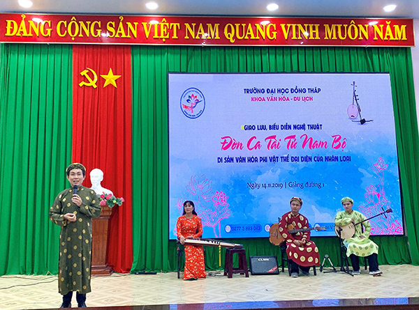 Giao lưu biểu diễn và báo cáo chuyên đề: Khai thác hiệu quả loại hình nghệ thuật đờn ca tài tử Nam Bộ trong hoạt động du lịchH2