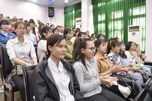 Tọa đàm “Những phẩm chất và kỹ năng cần thiết của SV ngành khi thực tập tại cơ sở giáo dục” Tọa đàm “Những phẩm chất và kỹ năng cần thiết của SV ngành khi thực tập tại cơ sở giáo dục”4_DSC7511