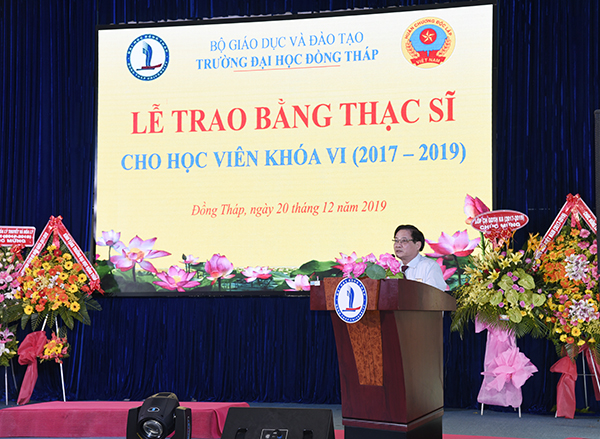 Trường Đại học Đồng Tháp trao bằng thạc sĩ cho học viên cao học khóa VI 4_DSC8883