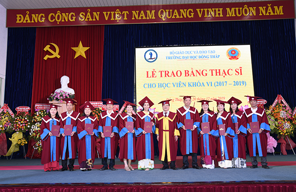 Trường Đại học Đồng Tháp trao bằng thạc sĩ cho học viên cao học khóa VI 6_DSC8898