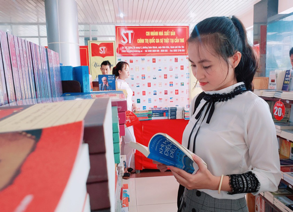 Rộn ràng Hội sách chào mừng năm học mới tại Đại học Đồng Tháp5