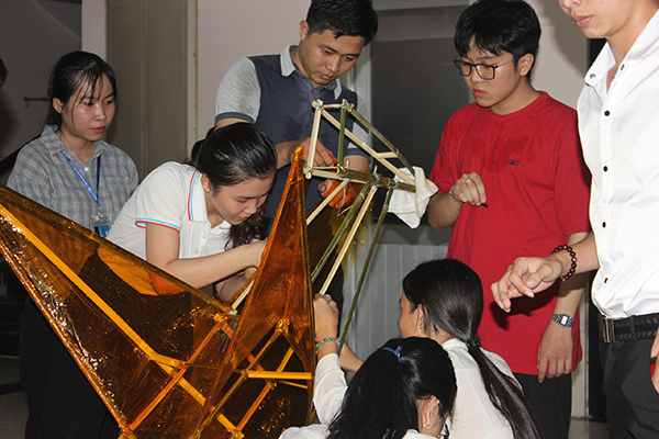 Vui Trung thu cùng Sinh viên DThU Vui Trung thu cùng Sinh viên DThU1