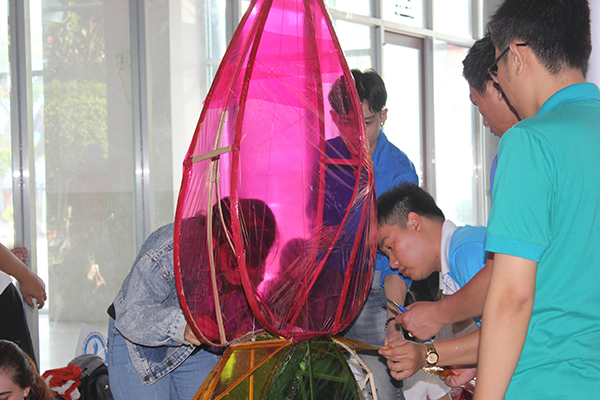 Vui Trung thu cùng Sinh viên DThU Vui Trung thu cùng Sinh viên DThU2