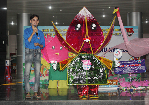 Vui Trung thu cùng Sinh viên DThU Vui Trung thu cùng Sinh viên DThU3