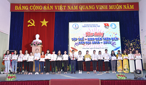 Rộn ràng chương trình nghệ thuật chào xuân Canh Tý 2020 Rộn ràng chương trình nghệ thuật chào xuân Canh Tý 20204_DSC9643